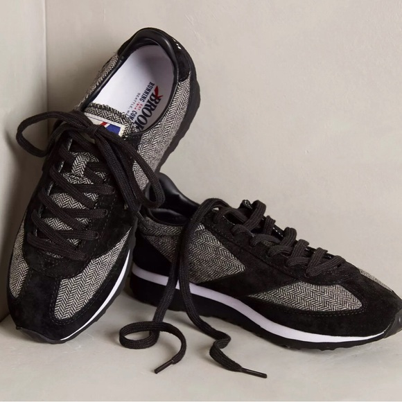 Brooks Shoes - Brooks Womens Vanguard Sneakers Black Tweed